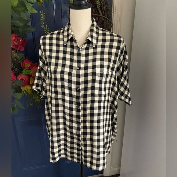 Madewell Tops - Madewell Short Sleeve Checkered Button front long Shirt Size Medium
